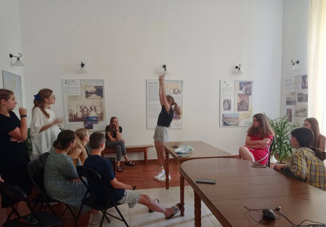 Проводити заняття  з польської та курувати роботу табору Тернопільське культурно-освітнє полонійне товариство запросило студенток полонійного відділення ТНПУ